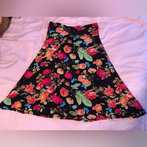 NWOT LuLaRoe skirt M